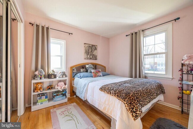 Building Photo - 120 Marta Dr