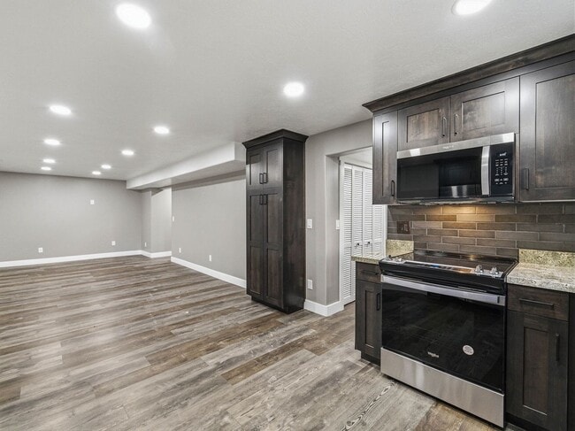 Building Photo - RES_O VAN DER WATT_14512