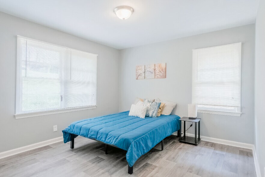 Building Photo - 2684 Loghaven Dr NW