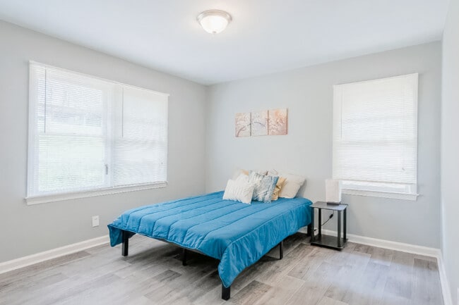 Building Photo - 2684 Loghaven Dr NW