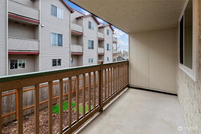 Building Photo - 8911 Holly Dr