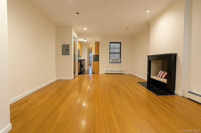 Primary Photo - 206 E 124th St