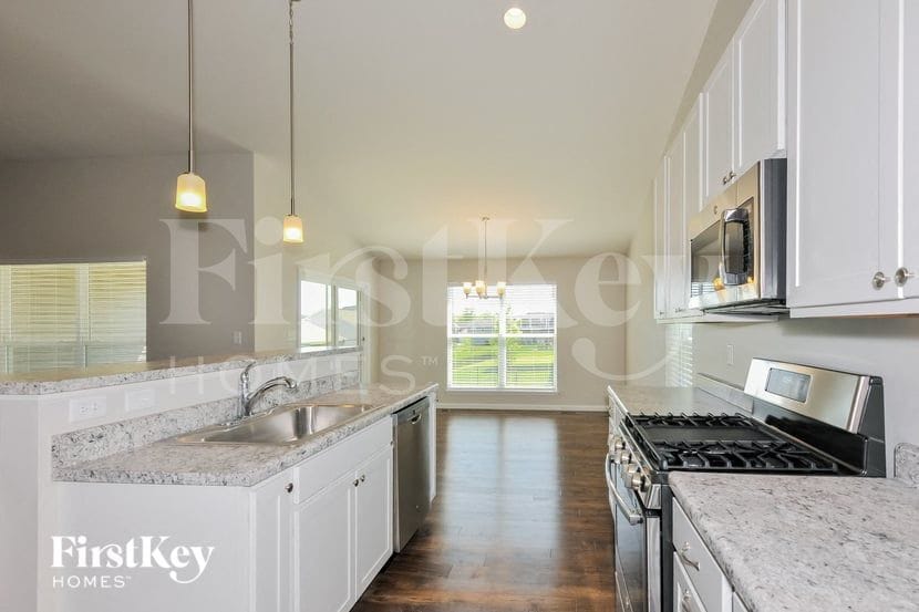Building Photo - 404 Cozy Pines Dr