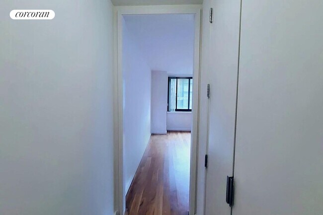 Building Photo - 515 E 72nd St