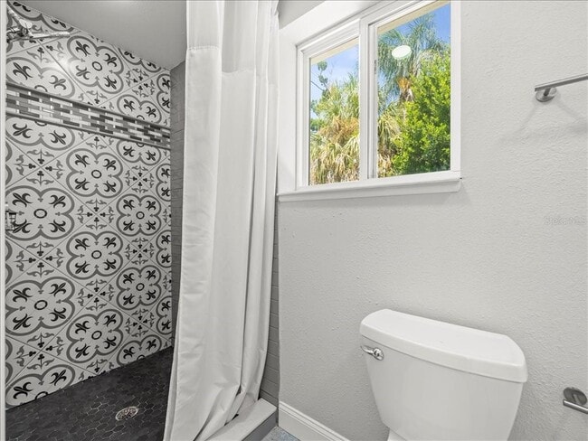 Building Photo - 2200 Capri Dr