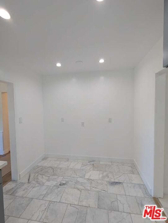 Building Photo - 3966 S Victoria Ave