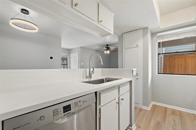 Building Photo - 7635 Guadalupe St