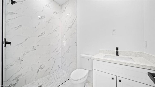 Building Photo - 1009 NE 15th Ln