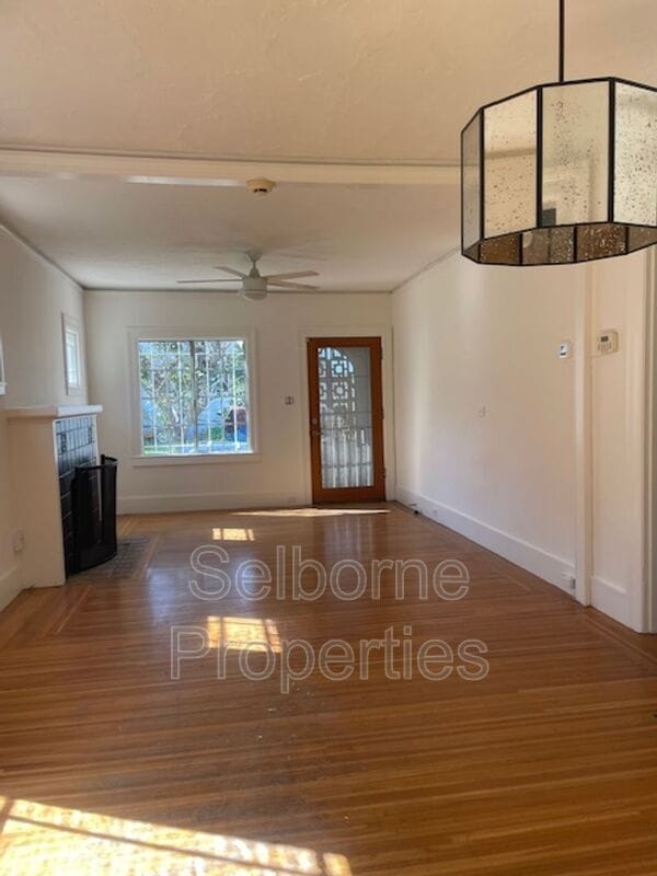 Building Photo - 1424 E 20th St