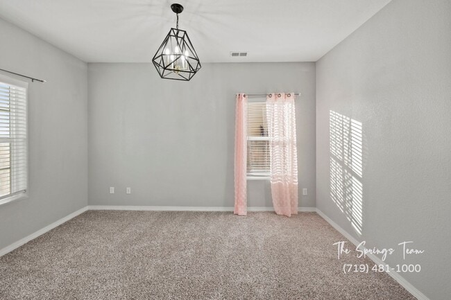 Building Photo - STUNNING 4BD HOME w/ NO ELECTRIC BILL! - Security Deposit Waiver Available