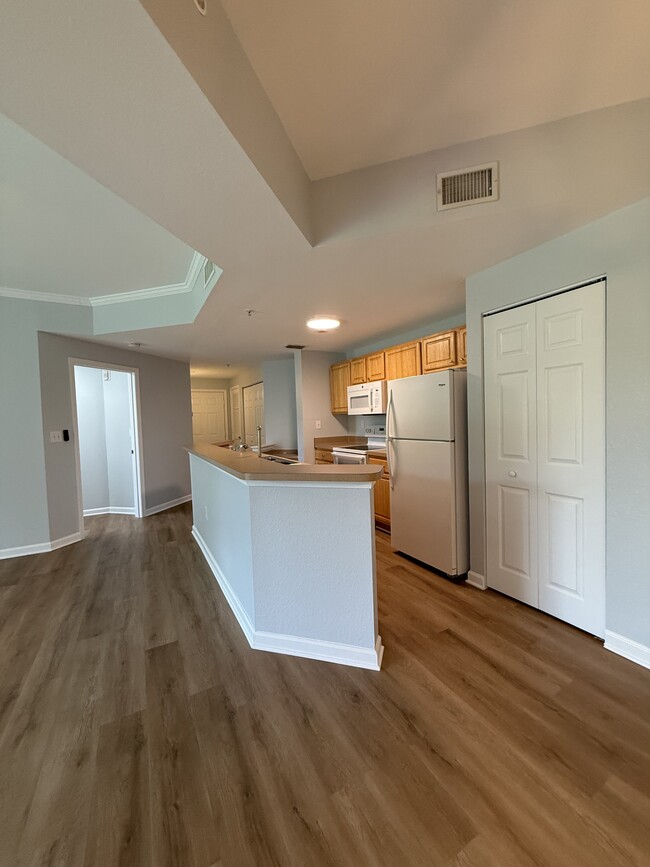 Building Photo - 440 S Villa San Marco Dr