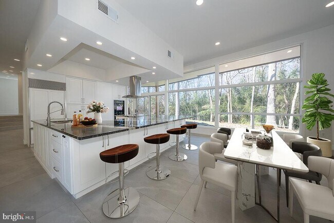 Building Photo - 39 Fairview Rd