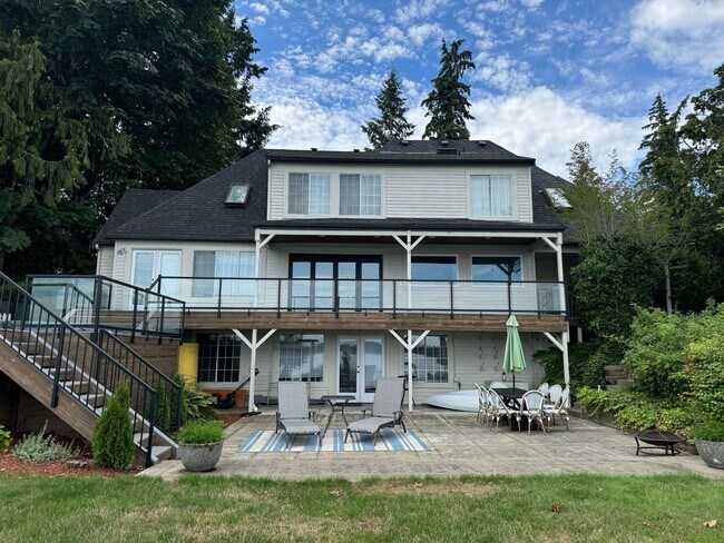 Building Photo - 2619 200th Ave E