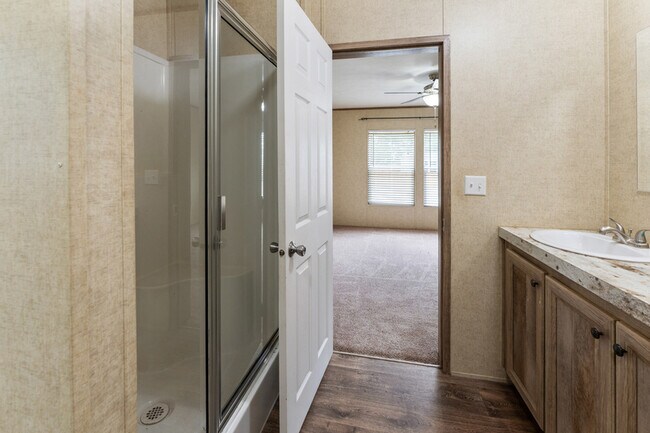 Building Photo - 204 Wild Flower Dr