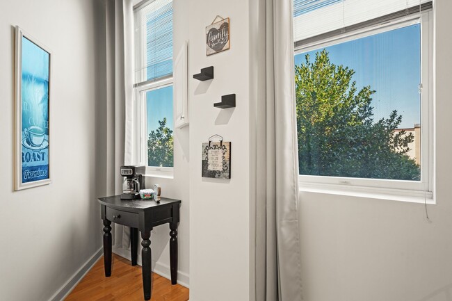 Building Photo - Furnished Top-Floor Condo with Rooftop Terrace Near UNC - Available NOW