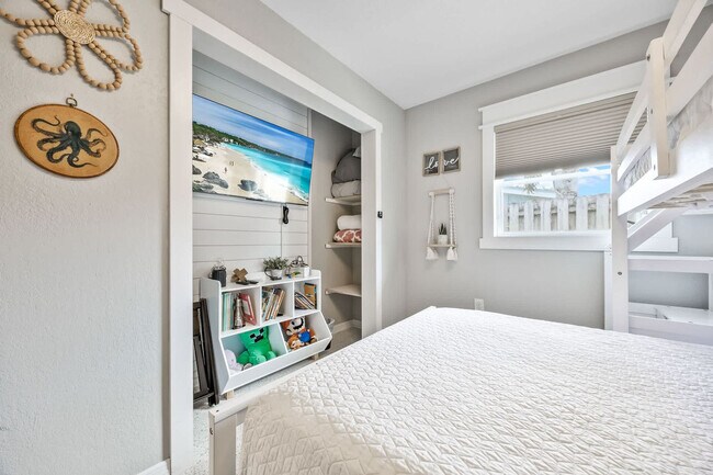 Building Photo - 366 W Osceola Ln