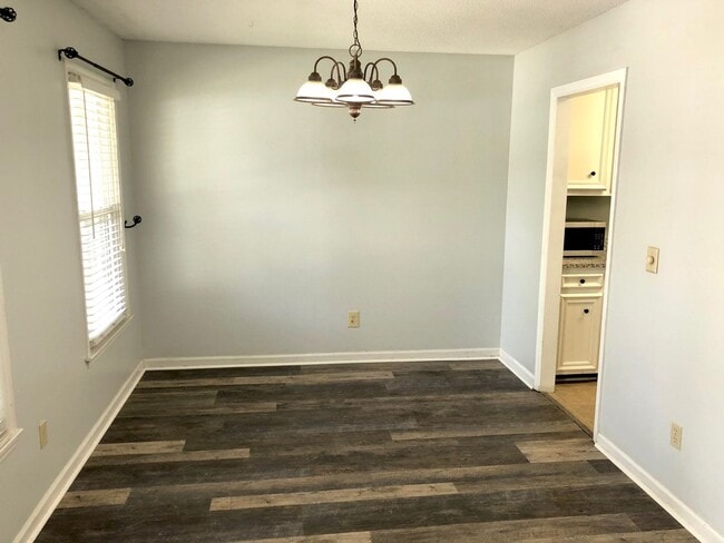 Building Photo - Available 11/1. Beautifully Remodeled Town...