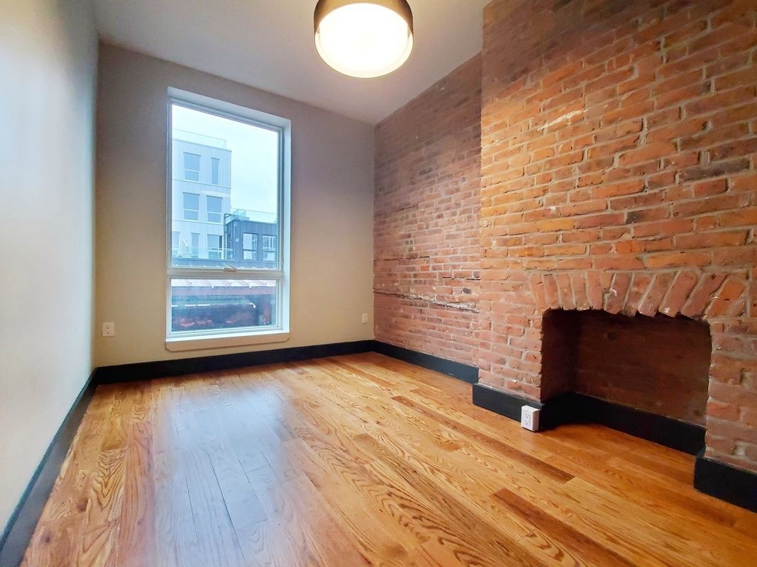 Building Photo - 301 Broadway