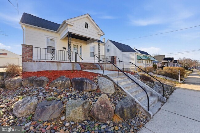 Building Photo - 140 Maddock Ave