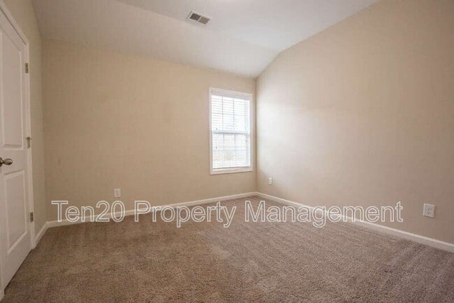 Building Photo - 122 Cedar Wy