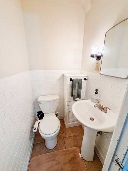 Building Photo - 308 Kenmore St