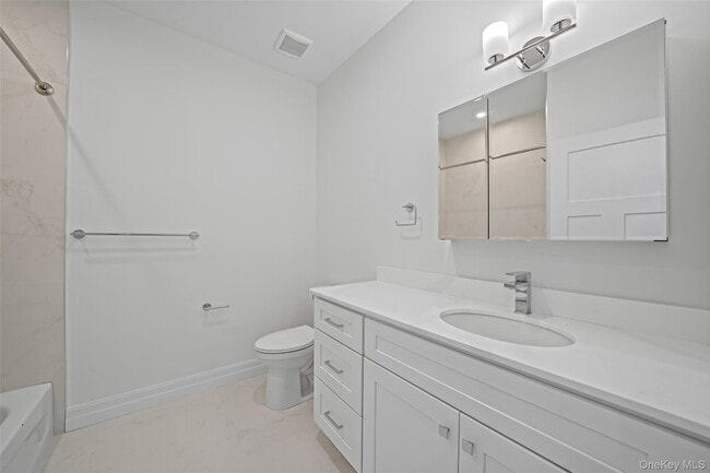 Building Photo - 725 Eastview Dr