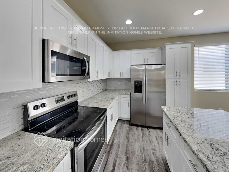 Building Photo - 12552 W Estero Ln