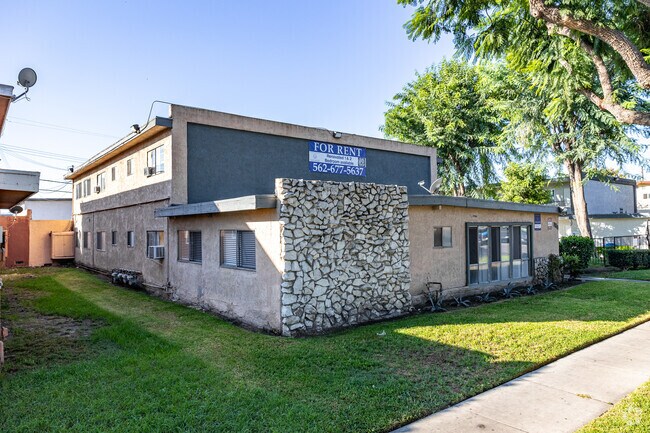 Building Photo - 134 E. Wakefield