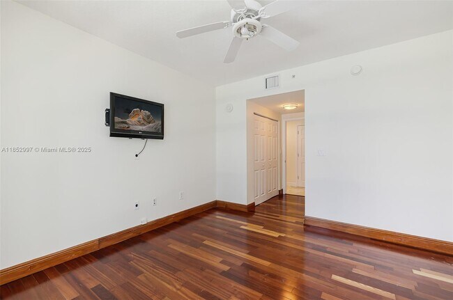 Building Photo - 2000 N Bayshore Dr