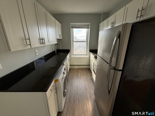 Building Photo - 213 Golden Hill St