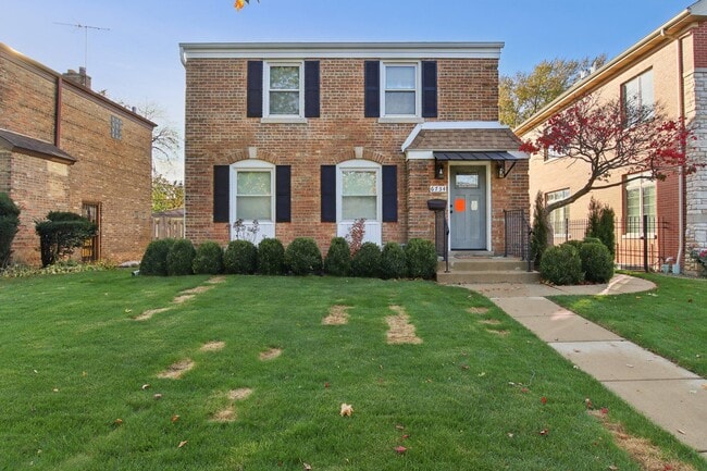 Primary Photo - 6734 Hamlin Ave