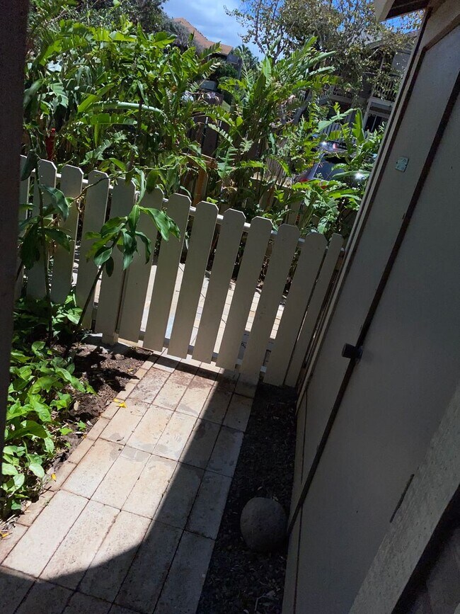 Building Photo - Nicely Furnished, tastefully remodeled, downstairs Kihei Villages with 2 designated parking spaces
