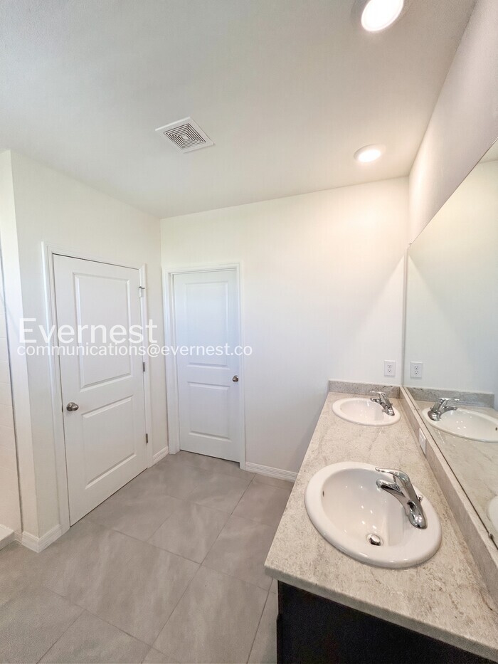 Building Photo - 8332 Juning Cove