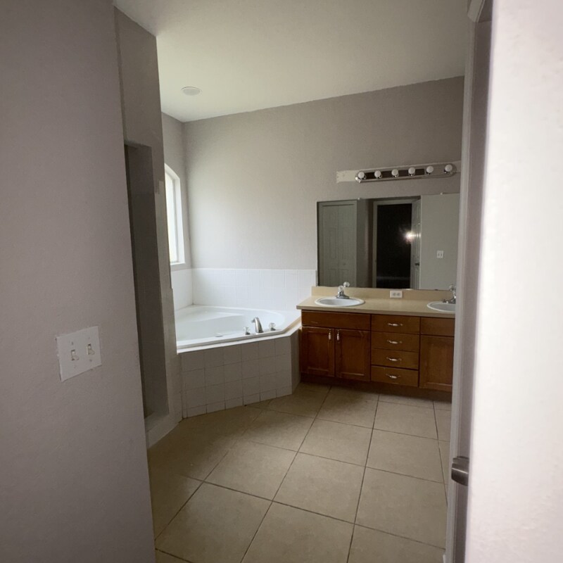 Building Photo - 517 Heather Glen Dr