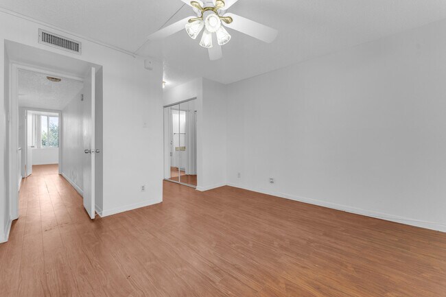 Building Photo - 1401 S Federal Hwy