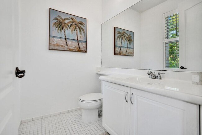 Building Photo - 642 NW 38th Cir