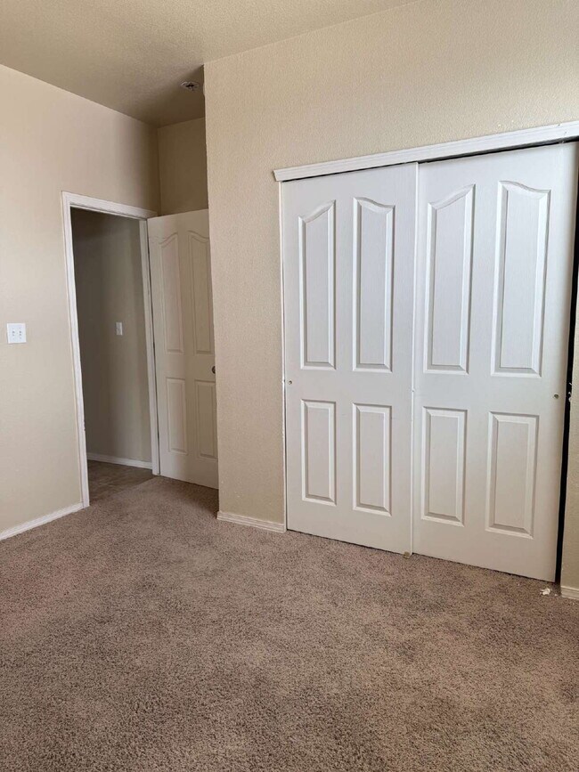 Building Photo - Cozy three-bedroom two bath at a great location! 10429 Silvercloud Drive, El Paso, Texas 79924