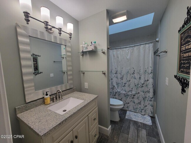 Building Photo - 633 Amberjack Dr