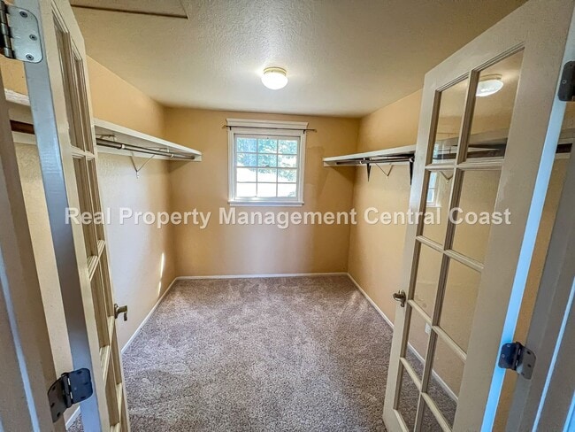 Building Photo - AVAILABLE SEPTEMBER - Nice Home in Atascad...