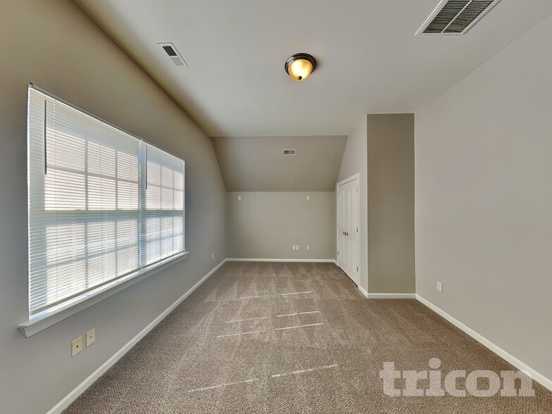 Building Photo - 5801 Crimson Oak Ct