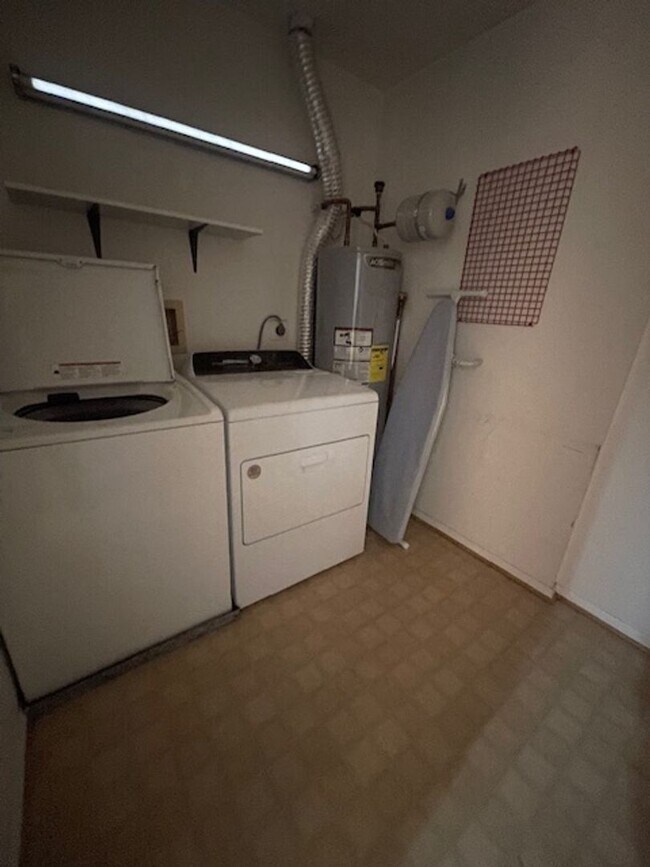 Building Photo - Top floor Condo is Gaithersburg