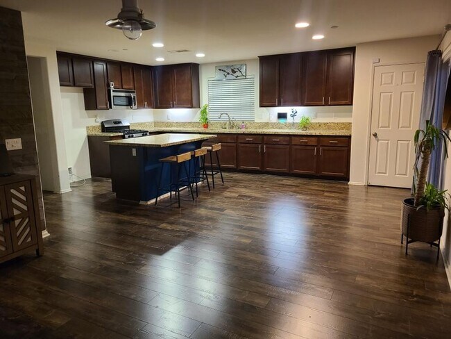 Building Photo - Beaumont 4 bedroom home ($0 monthly electric bill)