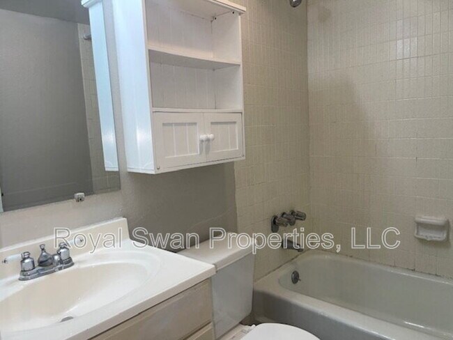 Building Photo - 1920 E Edgewood Dr