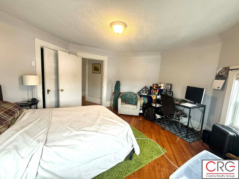 Building Photo - 53 Elm St