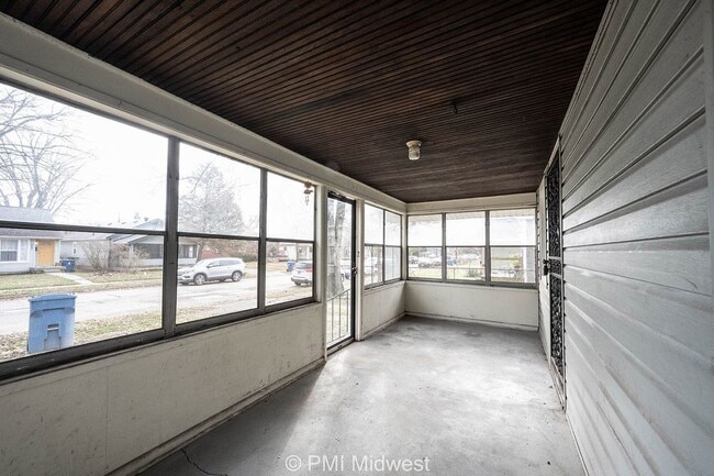 Building Photo - 4850 Hillside Ave