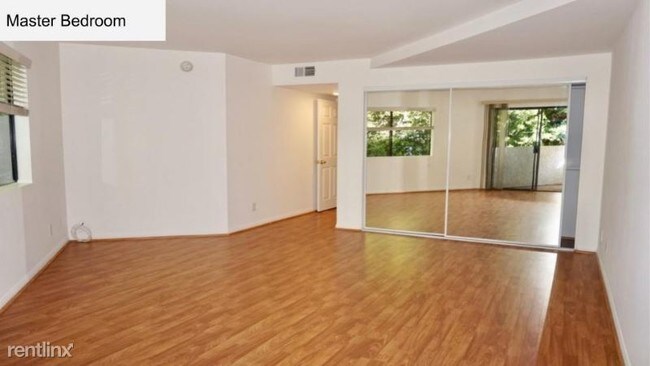 Building Photo - 10721 Moorpark St
