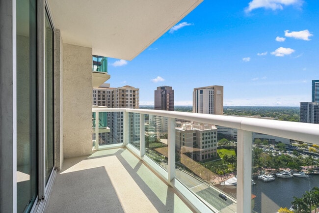 Building Photo - 347 N New River Dr E