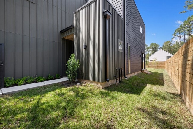 Building Photo - 1420 Primrose St