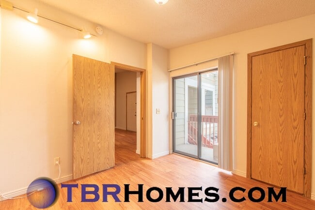 Building Photo - 920 S Dawson Way