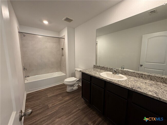 Building Photo - 761 Greenway Trl